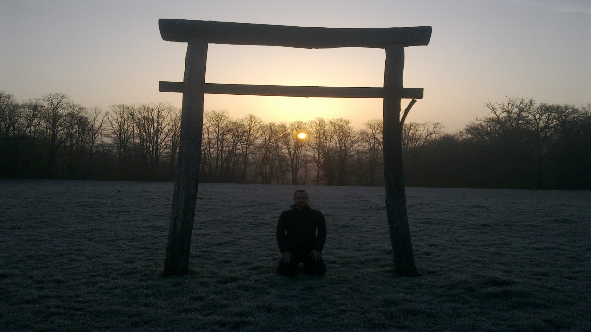 Twee mensen zitten tegenover elkaar in gesprek